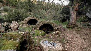 Αποκόρωνας: Στην αγκαλιά των Λευκών Ορέων