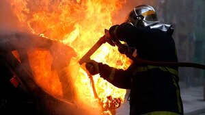 Εμπρησμός οχημάτων αστυνομικού: "Ένα ακόμα ύπουλο και άνανδρο χτύπημα" 