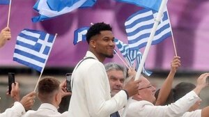 Γιάννης Αντετοκούνμπο: «Αν μπορούσα να παίξω μόνο για την Εθνική μπάσκετ θα το έκανα, αλλά δεν πληρωνόμαστε»