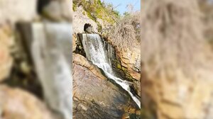 Πήγαν να ψαρέψουν και αντίκρισαν καταρράκτη με λύματα! Δείτε βίντεο!