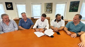 Υπογράφηκε η σύμβαση για την αποκατάσταση αγροτικών δρόμων στον Κρουσώνα