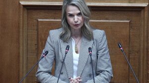 Μιλένα Αποστολάκη: Η διεκδίκηση της προεδρίας του ΠΑΣΟΚ μετεξελίχθηκε σε μια μάχη προσωποκεντρική