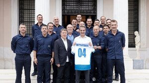 Συνάντηση Μητσοτάκη με την εθνική ομάδα που κατέκτησε το Euro2004