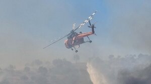 Μαίνεται το πύρινο μέτωπο στο όρος Πάικο