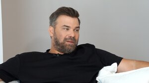 Γιώργος Σαμπάνης: «Δεν υπάρχει ενοχή στη μουσική, μόνο απόλαυση»