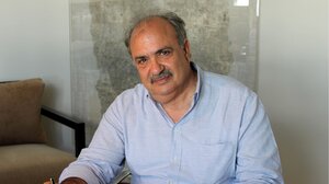 O Γιώργος Λαζόπουλος αποχαιρετά τον Γιάννη Σμπώκο 