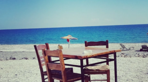 Η παραλία Περιστερές και η διάσημη καντίνα