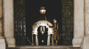 Γιατί απαγορεύεται να φέρουν τατουάζ οι εργαζόμενοι στο Βατικανό;