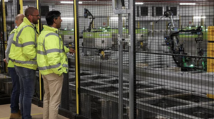 Ψάχνει ψηφοφόρους ανάμεσα στα ρομπότ ο Σούνακ