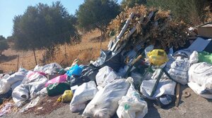 "Η εναπόθεση σκουπιδιών στην είσοδο του χωριού συνεχίζεται χωρίς κανέναν έλεγχο" 