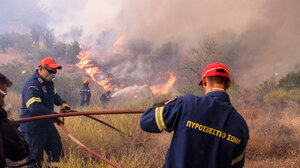 Ηλεία: Χειροπέδες σε 27χρονο που έβαλε επίτηδες φωτιά