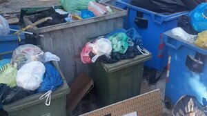 Εδώ και μία εδβομάδα δεν έχει γίνει αποκομιδή των σκουπιδιών στο Μαριδάκι