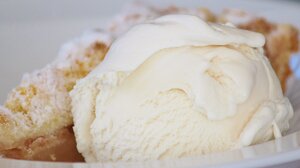 Καλοκαιρινή συνταγή: Παγωτό βανίλια σάντουιτς με cookies σοκολάτας 