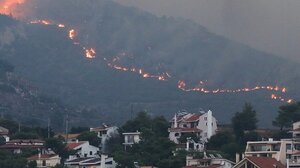 Μεγάλα μέτωπα σε Γραμματικό, Πεντέλη και Ανατολή Νέας Μάκρης - Εκκενώθηκαν οικισμοί και νοσοκομεία