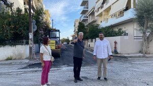 Στις εργασίες ασφαλτόστρωσης στην περιοχή του Μασταμπά ο Δήμαρχος Ηρακλείου