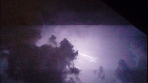 Κεραυνοί πάνω από το Ηράκλειο - Εικόνες που δεν βλέπεις συχνά