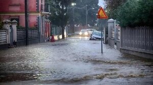 Σε κατάσταση συναγερμού οι Κάννες - Εικόνες καταστροφής με πλημμυρισμένους δρόμους