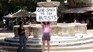 Κόβουν το 50αρικο από τους μουσικούς του δρόμου! 