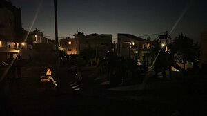 Χωρίς φωτισμό εδώ και ένα χρόνο, η παιδική χαρά στις Μεσαμπελιές!