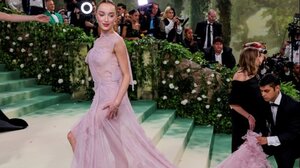 Η Φοίβη Ντάινεβορ στο καστ της νέας ταινίας «Famous» με τον Ζακ Έφρον