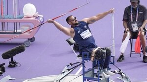 "Χάλκινος" στο Παρίσι ο Μανώλης Στεφανουδάκης