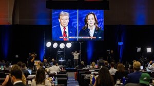 New York Times για debate: Επιτυχία της Χάρις που έκανε τον Τραμπ να δείξει το πραγματικό του πρόσωπο