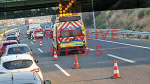 Βαν συγκρούστηκε με ΙΧ έξω από την Κόρινθο - Δείτε φωτογραφίες
