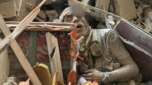 Συγκλονιστικό ντοκουμέντο: Η φωτογραφία του ηγέτη της Χαμάς Γιαχία Σινουάρ στα ερείπια στη Γάζα