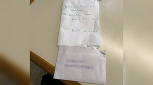 Βρήκε το φακελάκι του γάμου και το ταχυδρόμησε στον ιδιοκτήτη του!