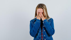 Σοκ: 17χρονη κατήγγειλε τη μητέρα της ότι την εξέδιδε