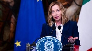 Ιταλία: Στέλνει στις κλειστές δομές που διατηρεί στην Αλβανία και τους παράτυπους μετανάστες