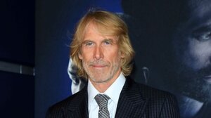 Ο Μάικλ Μπέι σε συζητήσεις για τη σκηνοθεσία της ταινίας «Fast and Loose» με τον Γουίλ Σμιθ