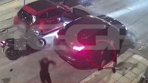 Νέα Σμύρνη: Εντοπίστηκαν οι αναβάτες της μηχανής που ενεπλάκησαν στην αιματηρή συμπλοκή με πυροβολισμούς