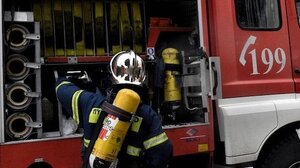 Φωτιά σε επιχείρηση με γεωργικά μηχανήματα στον δρόμο Ηρακλείου - Μοιρών