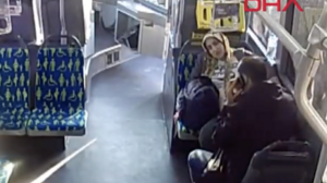 Έσπασαν τα νερά και γέννησε σε αστικό λεωφορείο!