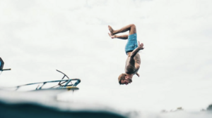 Η ανάποδη βουτιά, το ατύχημα και το «ευχαριστώ» στους λιμενικούς του Ηρακλείου