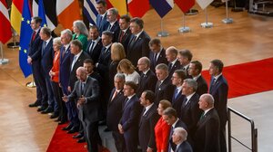 Στην κόψη του ξυραφιού η Σύνοδος Κορυφής της ΕΕ - Ο αγώνας για τη χρηματοδότηση της Ουκρανίας