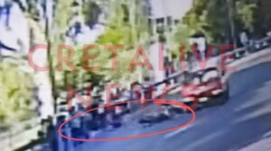 Σοκαριστικό τροχαίο: Μηχανάκι παρέσυρε δάσκαλο μπροστά στα μάτια των μαθητών του