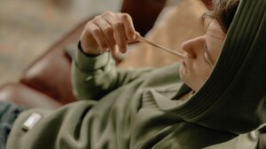 Τσίχλα στα ρούχα: 9 εύκολοι τρόποι για να την αφαιρέσετε 