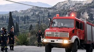 Χωρίς ενεργό μέτωπο η πυρκαγιά στο Ξυλόκαστρο - Μάχη με τις διάσπαρτες εστίες