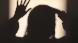 Εργολάβος από τη Μύκονο βίαζε τα ανήλικα δίδυμα κορίτσια του - Αυτή είναι η ποινή