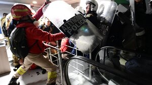 Η ανακοίνωση της ΕΛ.ΑΣ για τα επεισόδια έξω από το Υπουργείο Προστασίας του Πολίτη 