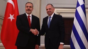 Σε εξέλιξη η συνάντηση Γεραπετρίτη - Φιντάν - Οι «κόκκινες γραμμές» της Αθήνας