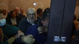 Χάος στο συνέδριο του ΣΥΡΙΖΑ: Λιποθυμίες, σπρωξίματα και «σόου» από τον Κασσελάκη