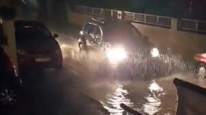 Παραμένουν πλημμυρισμένοι οι δρόμοι στο Τσαλικάκι - Σε απόγνωση οι κάτοικοι