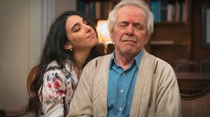 "Χόρεψε με πατέρα": Η τρυφερή παράσταση για το αίνιγμα της επικοινωνίας ήρθε στην Κρήτη