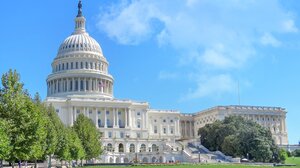 ΗΠΑ: Κίνδυνος για κυβερνητικό shutdown μετά το «μπουρλότο» Τραμπ - Μασκ σε συμφωνία με τους Δημοκρατικούς