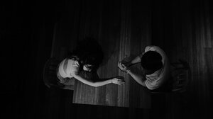 Είστε μόνοι ή σε σχέση; Πότε κινδυνεύετε από κατάθλιψη