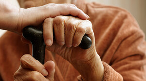 Θύμα απατεώνων ηλικιωμένη: Της έταξαν επίδομα Χριστουγέννων, της άρπαξαν 3.600 ευρώ!