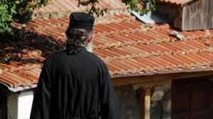 Εξαφάνιση 75χρονης: "Με έχετε βάλει 100 μέτρα κάτω από τη γη" λέει ο ιερέας